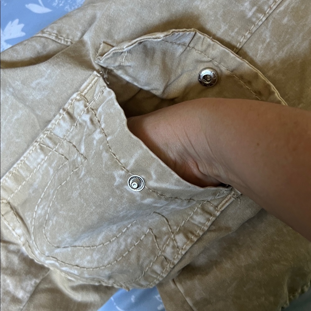 NWT. True Religion, size 32 (aka sz 14), Bobbi low-rise baggy cargos - Picture 13 of 16